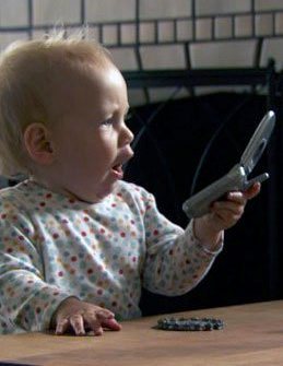 Le portable perturbe les bébés