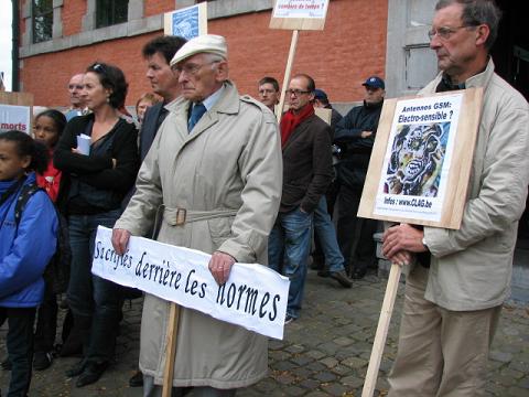Manifestation en Belgique pour l'abaissement des normes GSM : 4 associations devant le Parlement wallon - 15/10/2008