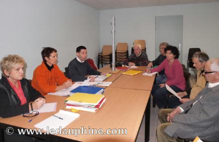 Lors de l'assemblée générale de la fédération Drôme-Ardèche des collectifs de riverains d' antennes relais autour du président Alain Gay