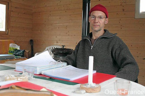 Jean-Jacques Villemot, retiré dans sa maison à Aubigny, où il se ressource, loin de « nuages électromagnétiques ».