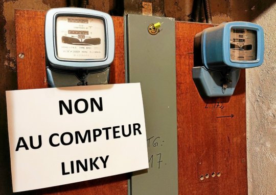 À la Tour d’Armor, les opposants aux compteurs électriques connectés ont affiché leur détermination. (Benoît Tréhorel)