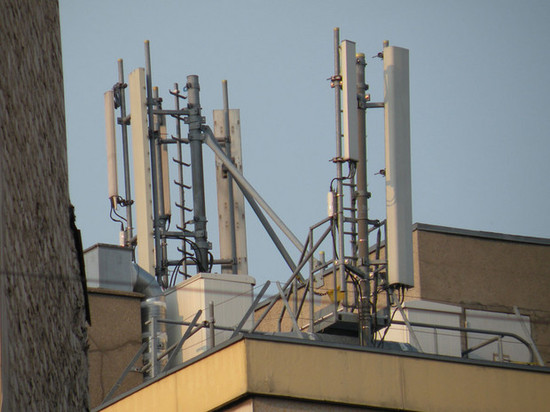 Antennes relais | Saint-Ouen, Seine-Saint-Denis, France |