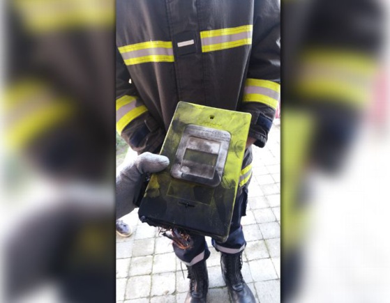 Le compteur a pris feu ce jeudi aux alentours de 13 heures dans le gîte de Lynda Majer à Désertines. © Agence MONTLUCON Le compteur a pris feu ce jeudi aux alentours de 13 heures dans le gîte de Lynda Majer à Désertines. © Agence MONTLUCON
