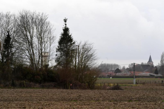 La municipalité et un collectif d'habitants de Saméon disent non à l'implantation d'une antenne-relais de 45 m au milieu de la commune. Ici le terrain de la future antenne. PHOTO STEPHANE MORTAGNE