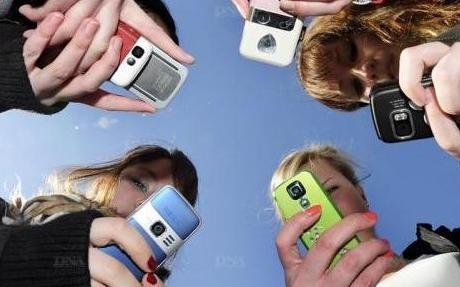 "Interdire les téléphones portables au moins de 14 ans ?" - Care Vox - 03/06/2011