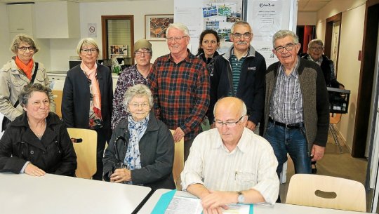 Les bénévoles se mobilisent contre la pose des compteurs Linky.