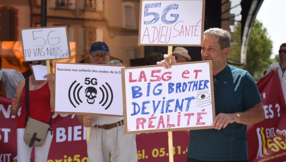 Les participants ont bravé la chaleur pour défiler dans les rues du centre./ Photo DDM, Marie-Pierre Volle