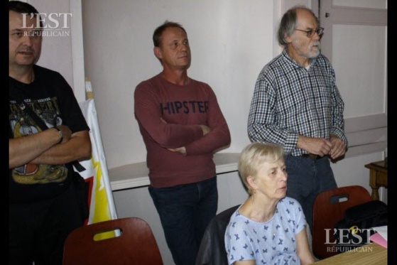 Le collectif toulois a dû élever la voix dans la salle pour se faire entendre lors de la réunion.  Photo ER