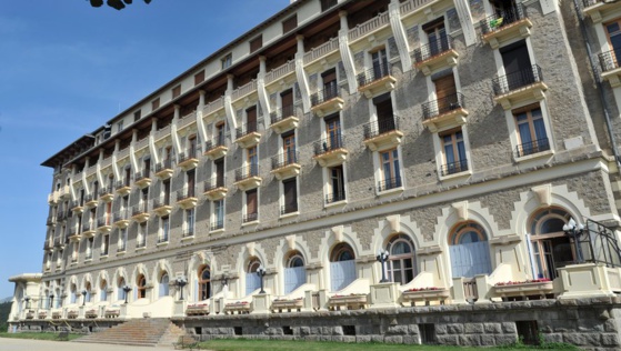 Des Romeufontains s’opposent à l’installation aujourd’hui même, de 20 nouveaux compteurs Linky au Grand hôtel.  Photo F. B.