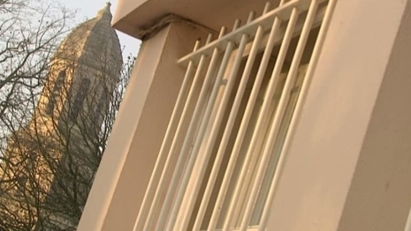 Une antenne relais est placé sur le clocher du Sépulcre, juste à côté de l'école de Pigacière