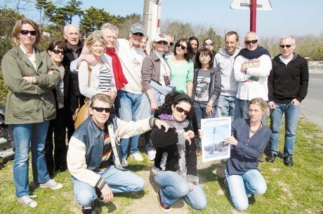 Une partie des riverains réunis au sein du collectif citoyen qui s'est opposé à l'installation de l'antenne de la SNCF. (photo O. B.)