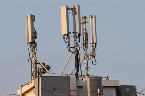 Antennes de téléphonie mobile à Nice, le 14 septembre 2009. (Photo Eric Gaillard. Reuters)