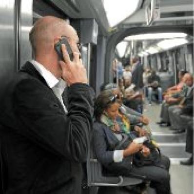 "Des connexions plus Net dans le métro - la polémique sur des risques sanitaires va bon train" - 20 Minutes - 03/07/2012