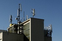 "La nouvelle charte parisienne des antennes-relais est déjà contestée" - 01Net - 19/09/2012