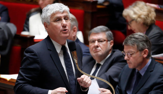 Le ministre de l'Ecologie Philippe Martin et la ministre déléguée à l'Economie numérique Fleur Pellerin ont vanté jeudi à l'Assemblée l'"équilibre" et le "compromis" de la proposition de loi sur les ondes électromagnétiques défendue par les écologistes, insistant sur la nécessité de "concilier" industrie et environnement.  afp.com/Thomas Samson