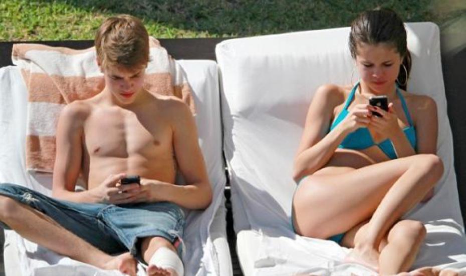 L'hyperconnexion : le mal d'une époque (la preuve en images et en vidéo) - septembre 2014 L'hyperconnexion : le mal d'une époque (la preuve en images et en vidéo) - septembre 2014