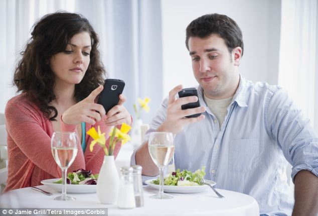 L'hyperconnexion : le mal d'une époque (la preuve en images et en vidéo) - septembre 2014 L'hyperconnexion : le mal d'une époque (la preuve en images et en vidéo) - septembre 2014