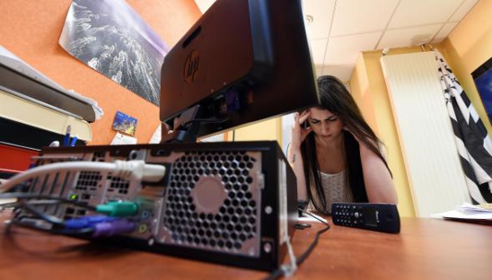 Marion est hypersensible aux ondes : téléphones portables, wifi, ordinateurs... Photo d’illustration Guy DROLLET