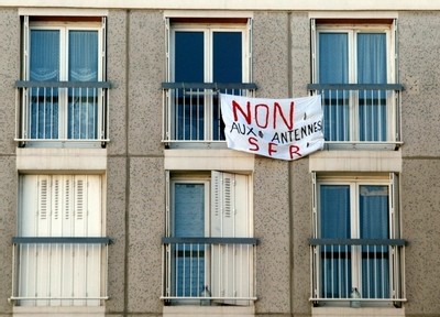 À Encagnane, les locataires dénoncent l'installation sans concertation d'antennes-relais sur les toits. (copyright - Archives La Provence)