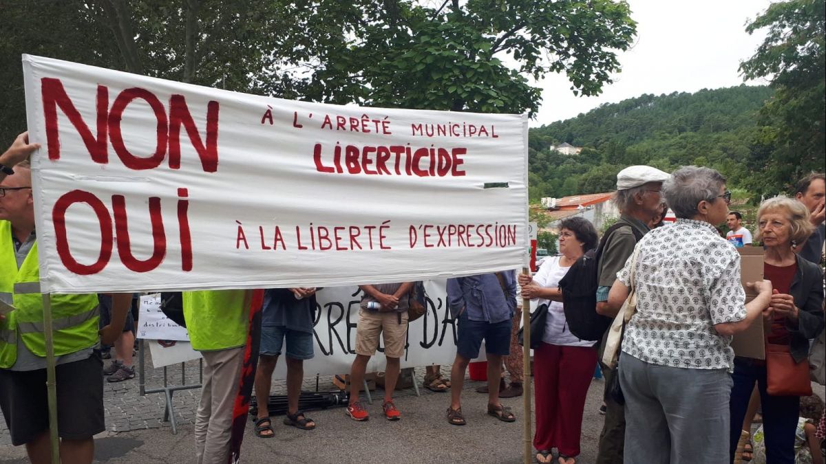 Les associations vent debout contre l'interdiction de tracter en centre-ville de Saint-Jean-du Gard - 13/08/2019 / © Pauline Pidoux / FTV
