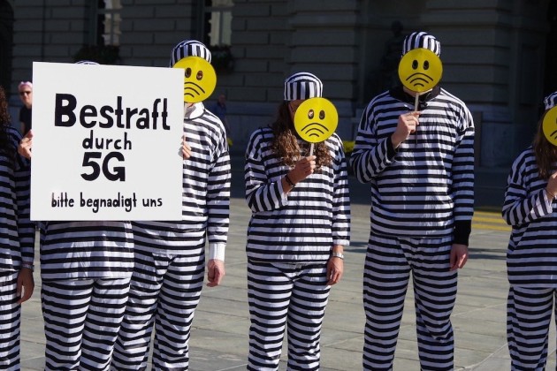 Lors d'une manifestation anti-5G en Suisse. - Association Frequencia