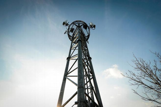L’installation de nouvelles antennes relais répondait aux plaintes d’habitants du centre-ville de Saint-Julien-du-Sault quant à la qualité du réseau téléphonique. © Pierre DESTRADE