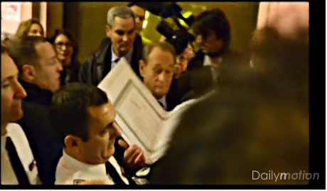 VIDEO : remise du diplôme de la DECONCERTATION à Bertrand Delanöe par Robin des Toits et Priartèm - Janvier 2014