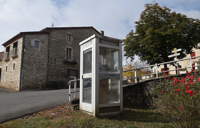 Une cabine téléphonique à Noailles, le 20 octobre 2015. - ERIC CABANIS / AFP